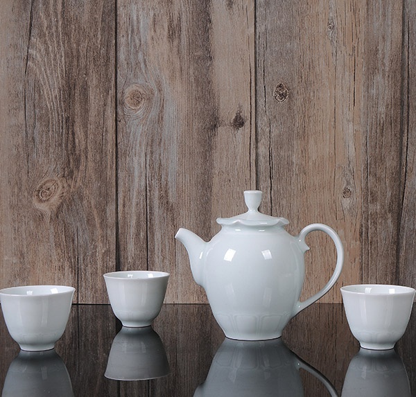 青白瓷荷葉茶壺